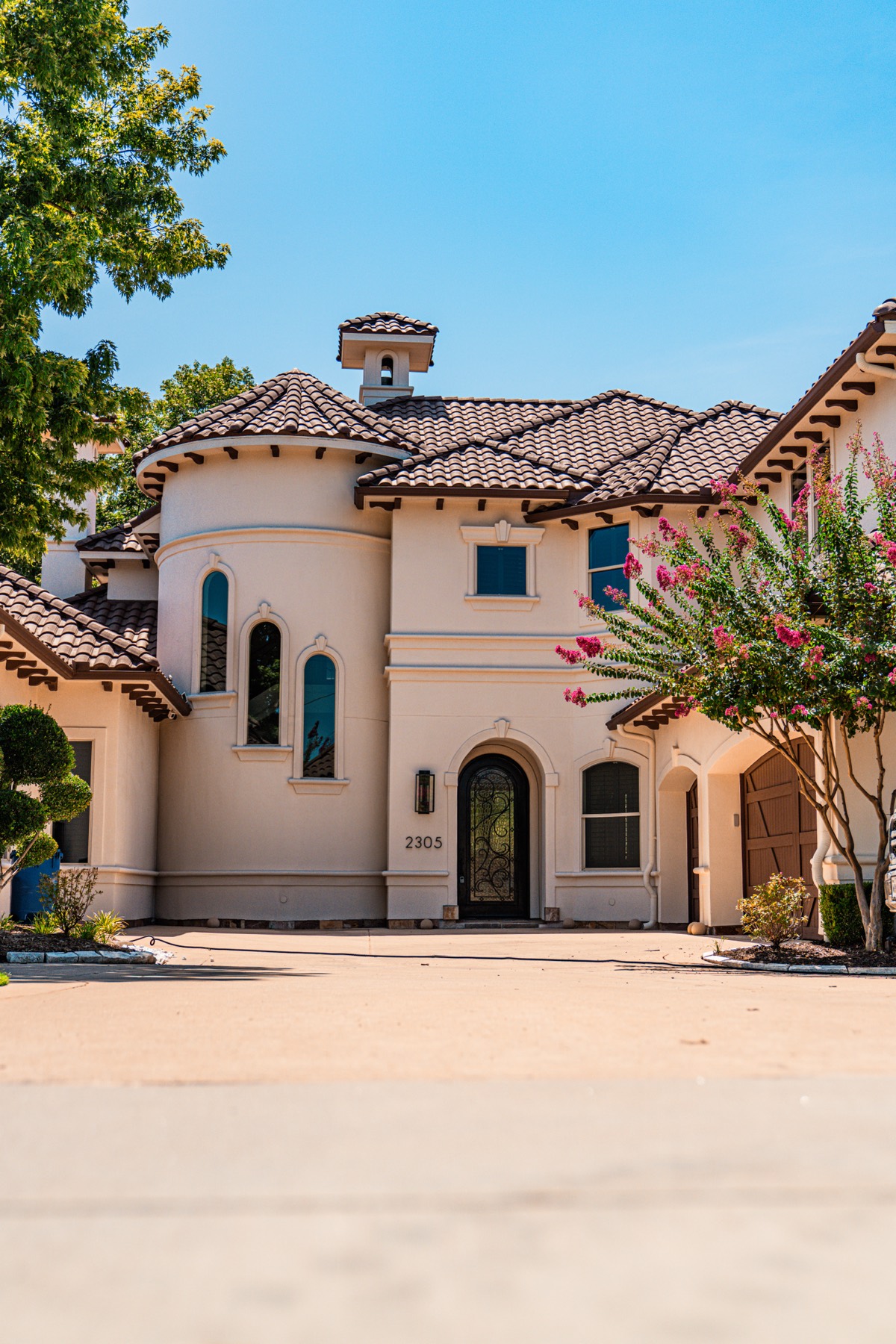 The finished home, windows clean, under a clear Texas sky.